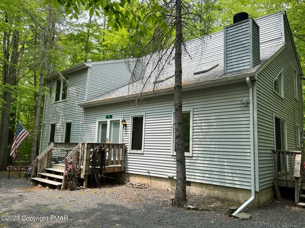 131 Choctaw Dr, Pocono Lake, PA 18347