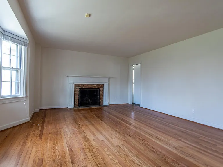 319 Magnolia St — Photo 9