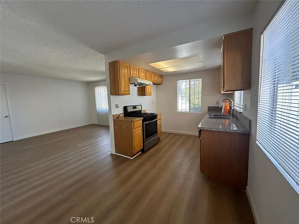 2 bed, 850 sqft, $2,600 — Photo 4