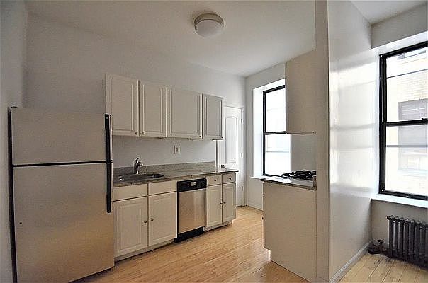 2nd image of 943 Saint Nicholas Ave #2B