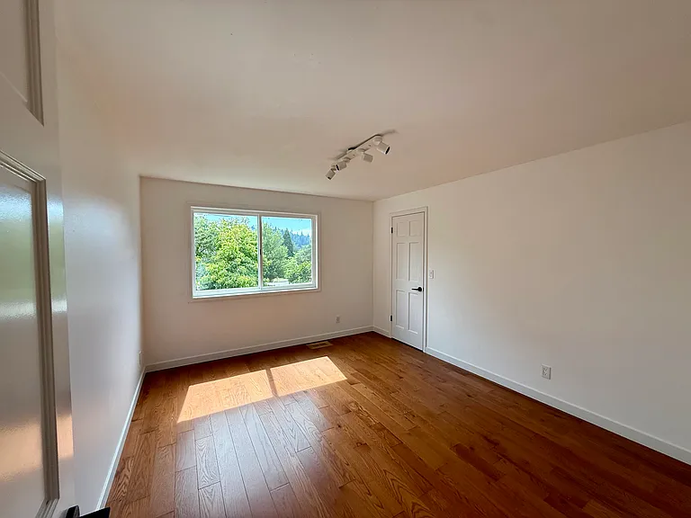 17417 SE 46th Pl — Photo 30