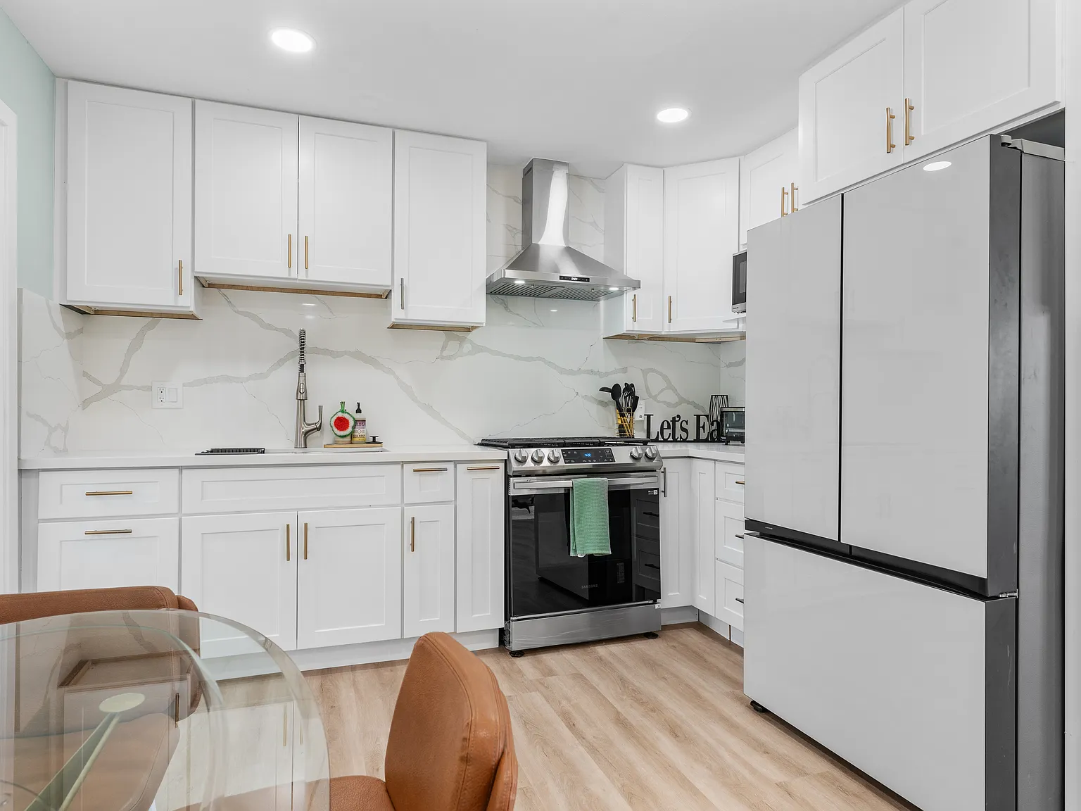 3 bed, 1.5 bath, 1125 sqft, $7,500 — Photo 2