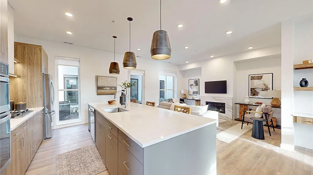 2 bed, 1928 sqft, $7,550 — Photo 1