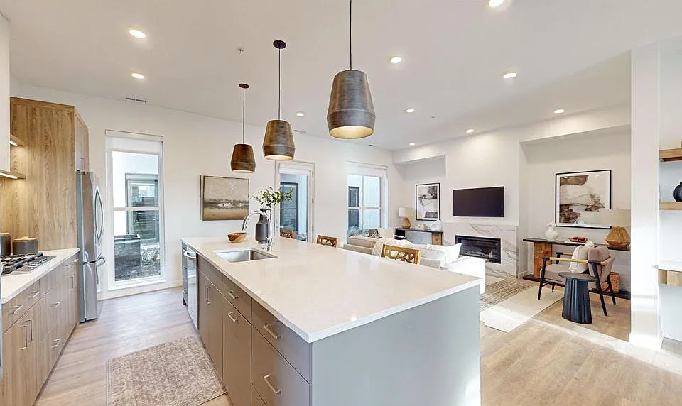 9 West Dr