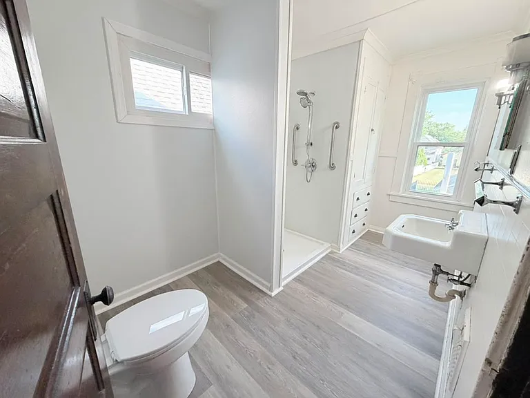 1119 Indiana Ave — Photo 2
