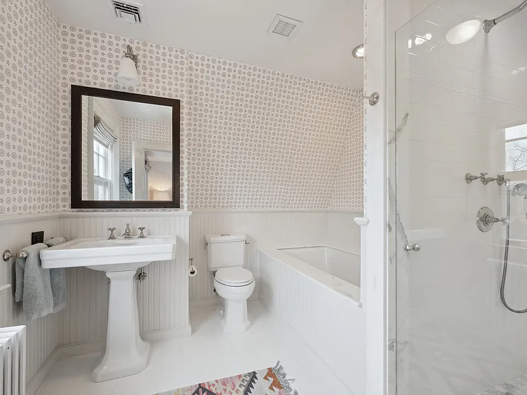 47 Huntting Ln — Photo 20