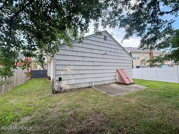 2nd image of 826 Arbordale Drive
