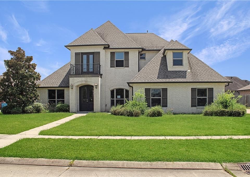 1st image of 405 Lac Verret Dr