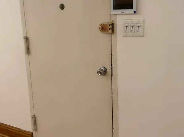 18 Mott Street image 4 of 11