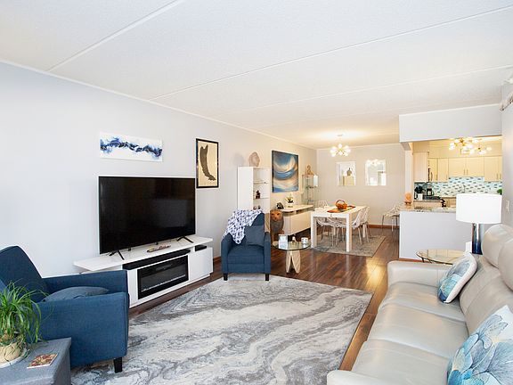 4th image of 5000 Oakton St #206