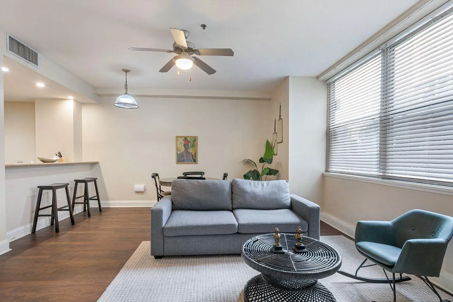 1 bed, 2.0 bath, 430 sqft, $4,211 — Photo 3