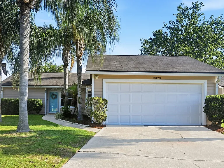13123 Leatherleaf Dr S — Photo 1