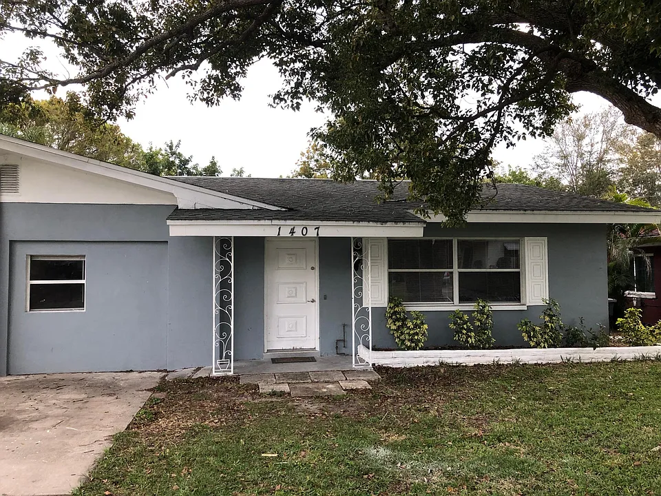 Front entrance with driveway
