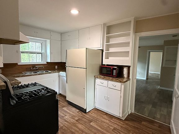 5th image of 711 Saint Thomas Dr
