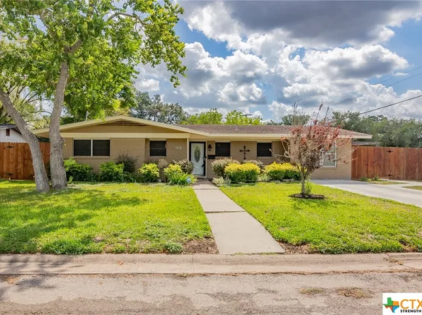 2201 E Rosebud Ave, Victoria, TX 77901