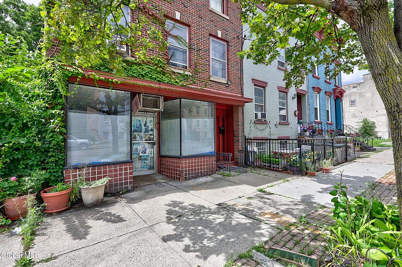 3rd image of 188 Clinton Avenue