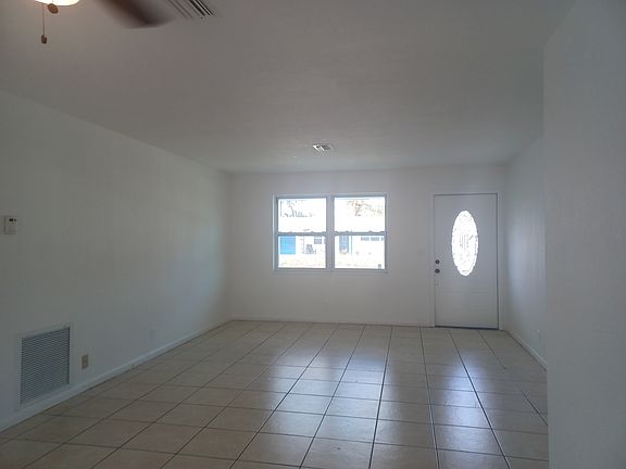 2nd image of 922 Pinetree St