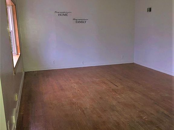 3rd image of 211 Kensington Pl