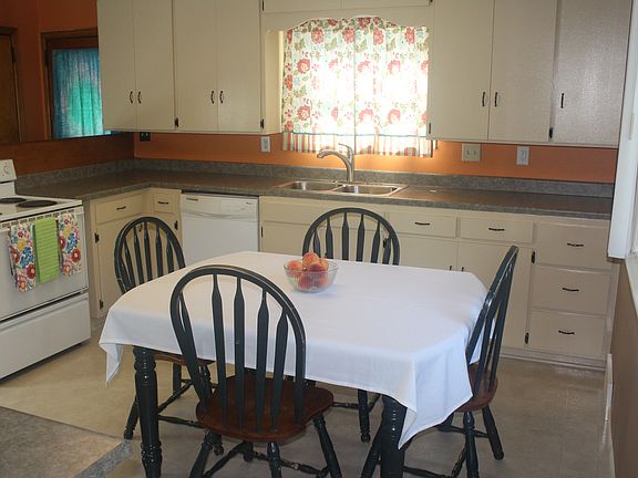 Kitchen w/ lots of storage 