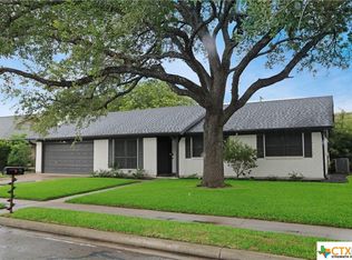 1403 Plantation Rd, Victoria, TX 77904