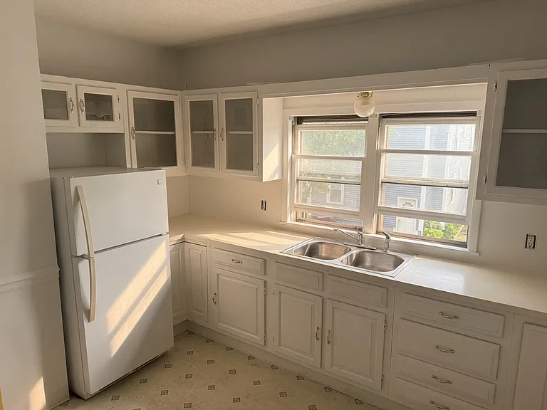 12-14 Lexington Ave #2 — Photo 1