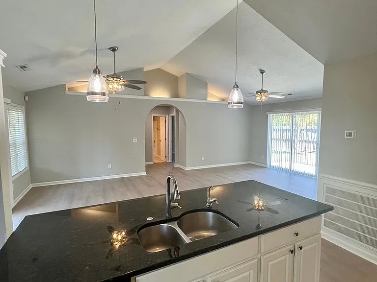 2409 Sunburst Ct — Photo 7