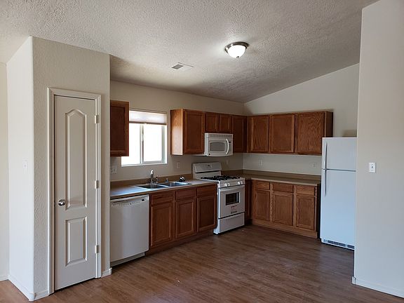 5th image of 840 Purple Aster Ave SW