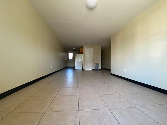 4th image of 285 Riverdale Ave