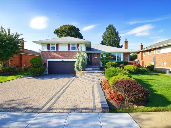 1049 Roxbury Drive, Westbury, NY 11590