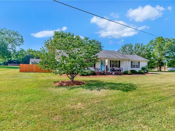 101 Lesley Rd, Pelzer, SC 29669