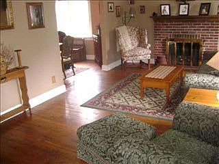 3rd image of 50 Pointview Dr
