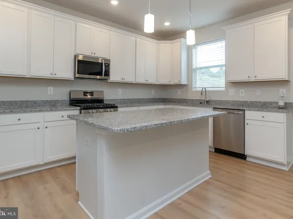 100 Powder Ridge Ln, York, PA 17404