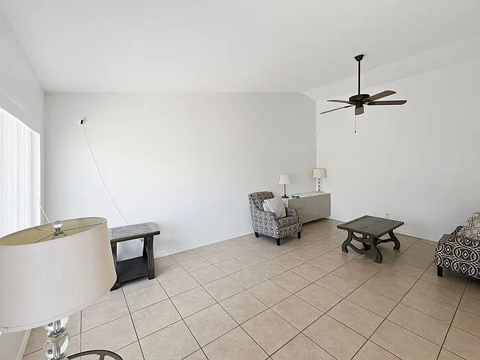 3 bed, 2.0 bath, 1258 sqft, $1,900 — Photo 3