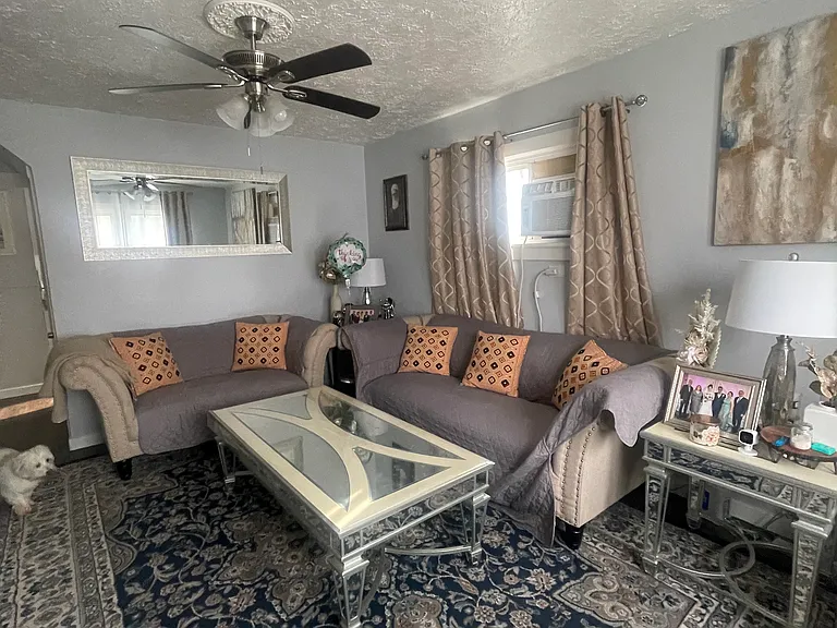 11913 Erwin Ave — Photo 3