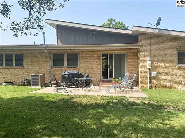 612 Welton St, Pratt, KS 67124