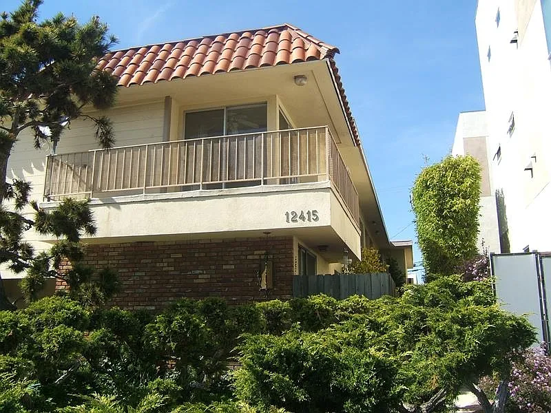12415 Pacific Ave #9