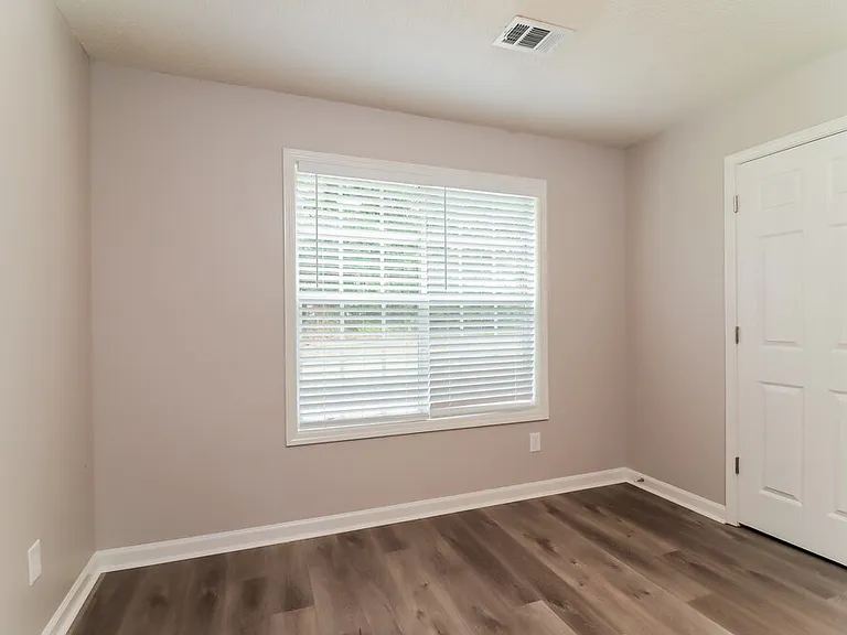 4961 Hampstead Ln — Photo 12