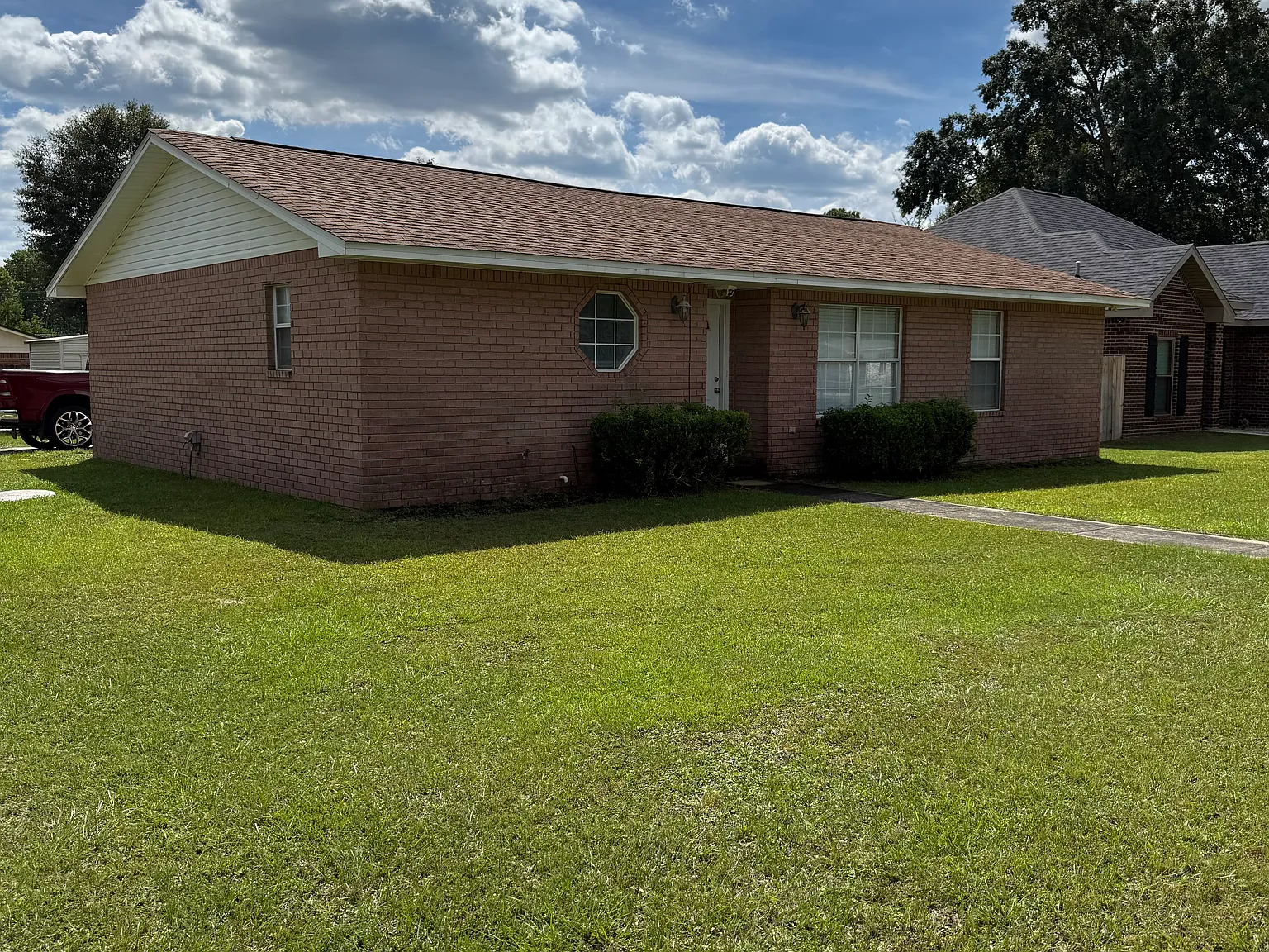 3 bed, 1300 sqft, $1,700 — Photo 1