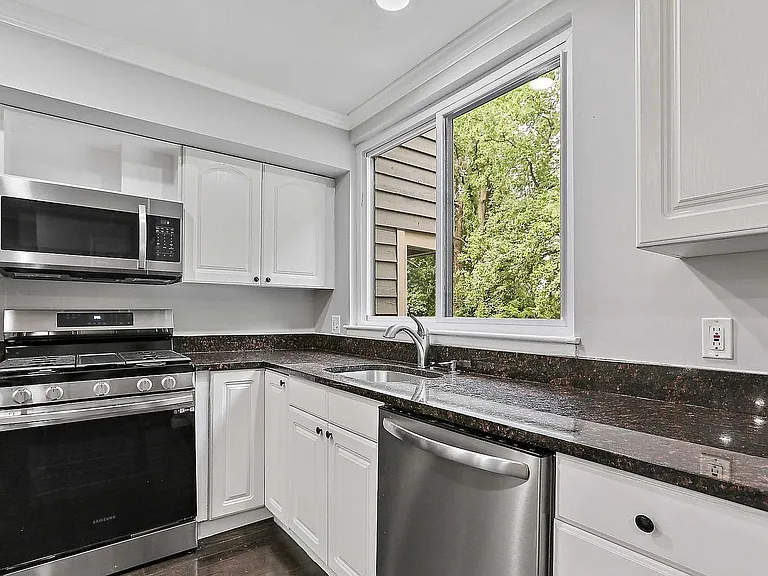 7008 Sherwood Rd #36 — Photo 6