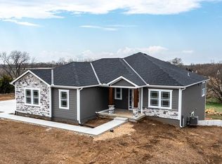 17323 254th St, Tonganoxie, KS 66086