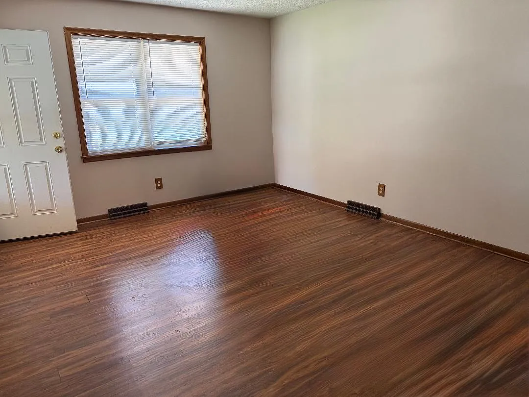 2 bed, 1.5 bath, 900 sqft, $1,345 — Photo 2