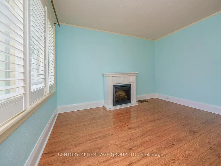 203 Hibbert Ave — Photo 4