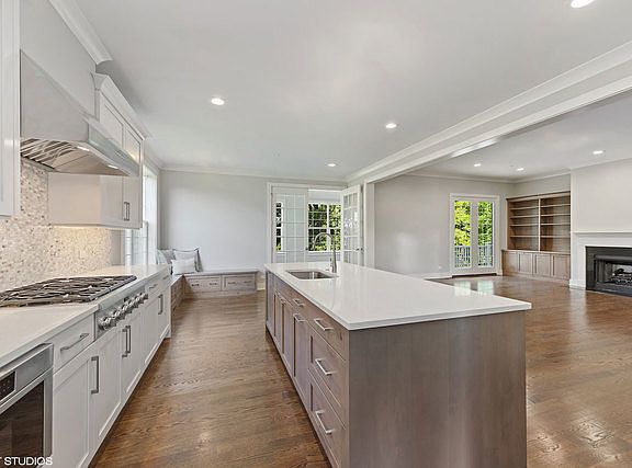 5th image of 1260 Woodview Ln
