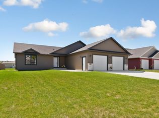 615 Birchwood Ln SE, Owatonna, MN 55060