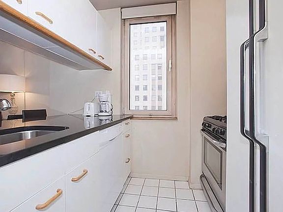 4th image of 350 W 50th St APT 10I