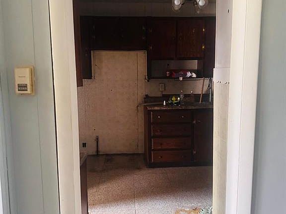 3rd image of 7127 Virginia Ave