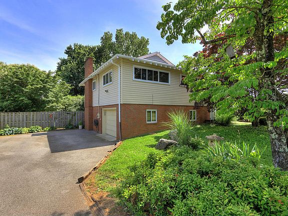 4th image of 612 Crestwood Dr