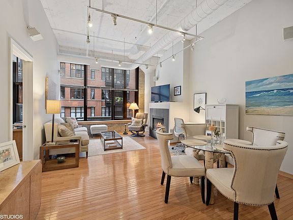 2nd image of 333 W Hubbard St APT 205