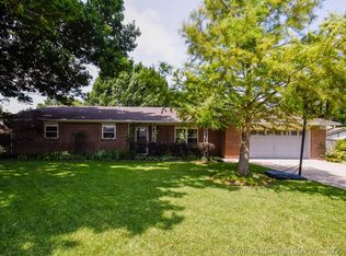 5841 Meadowcrest Dr, Bartlesville, OK 74006