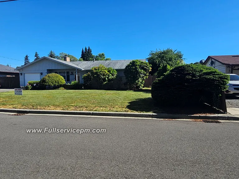 1800 4th St NE — Photo 2